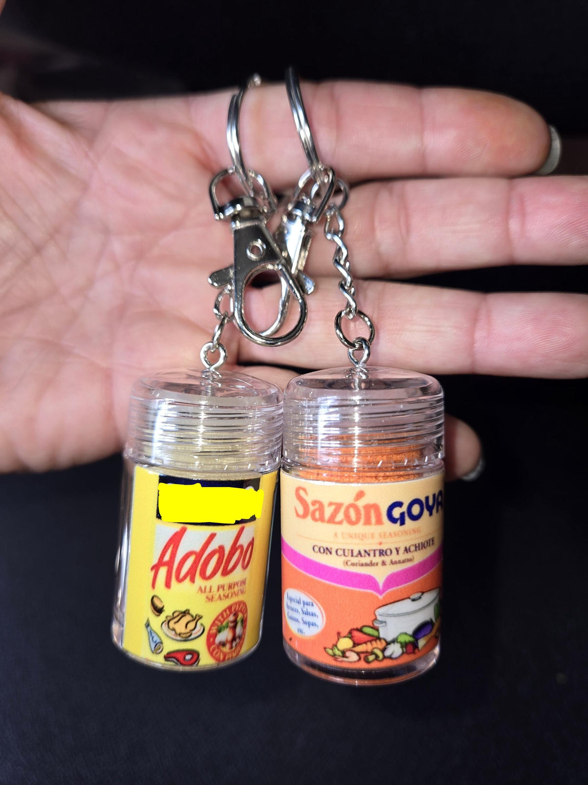 Seasoning Keychain: Refillable & Functional Travel Seasoning